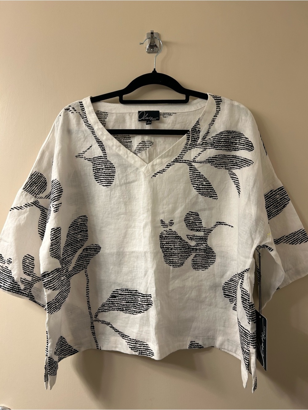 NWT Olivia by Habitat Amplified Floral Tessa 100% Linen White &Black Top Sz L